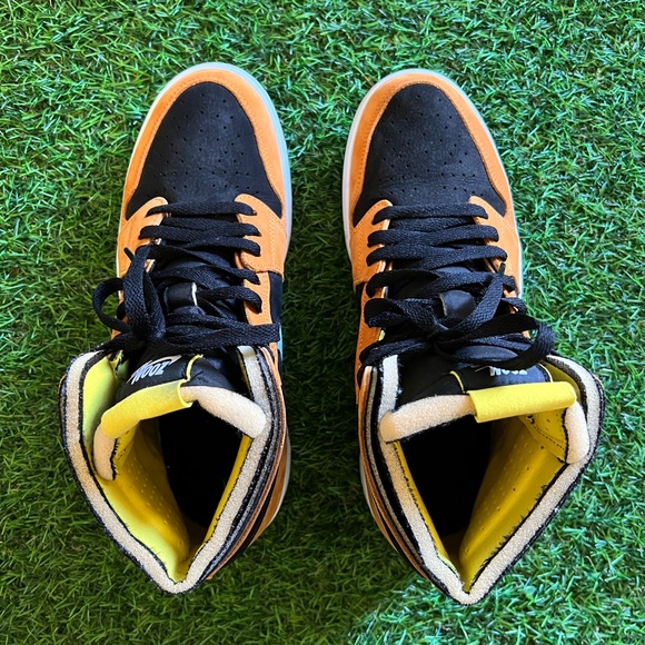 Air Jordan 1 High ‘Rookie of the Year’ Sneakers - Picture 6 of 9